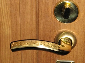 Замена дверной ручки входной двери в Нижневартовске