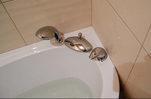 Установка смесителя на ванну в Нижневартовске